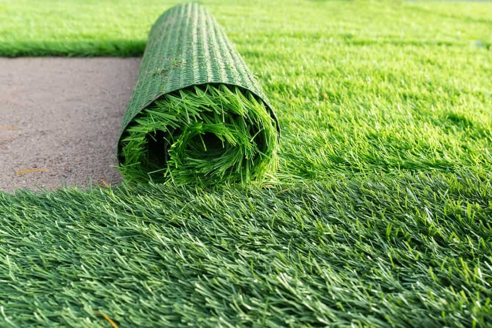 What are the advantage and disadvantages of artificial grass?