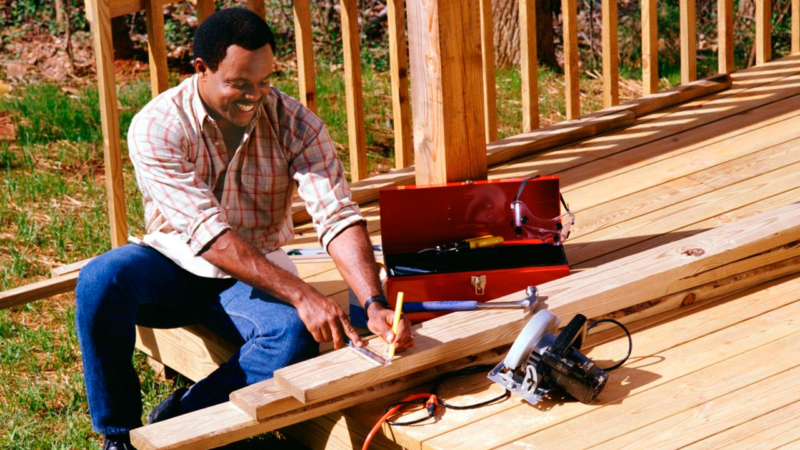 Finding a Trustworthy Deck Builder