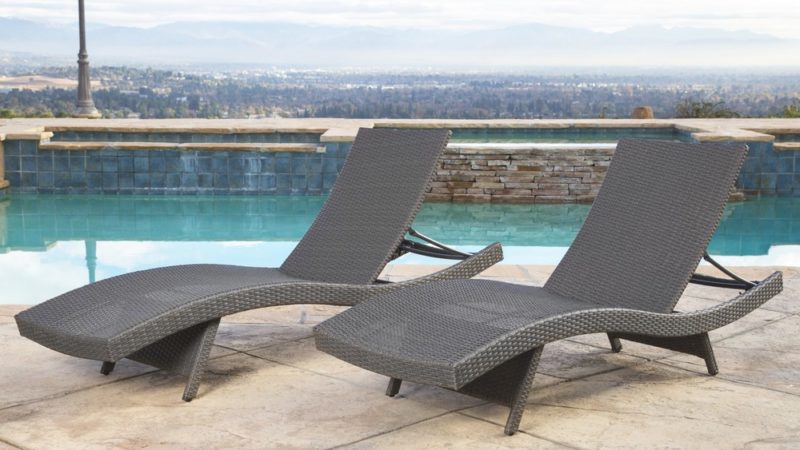 What makes wicker chaise loungers so great for the poolside?