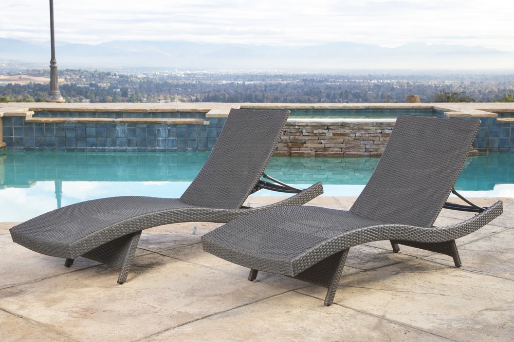 What makes wicker chaise loungers so great for the poolside?