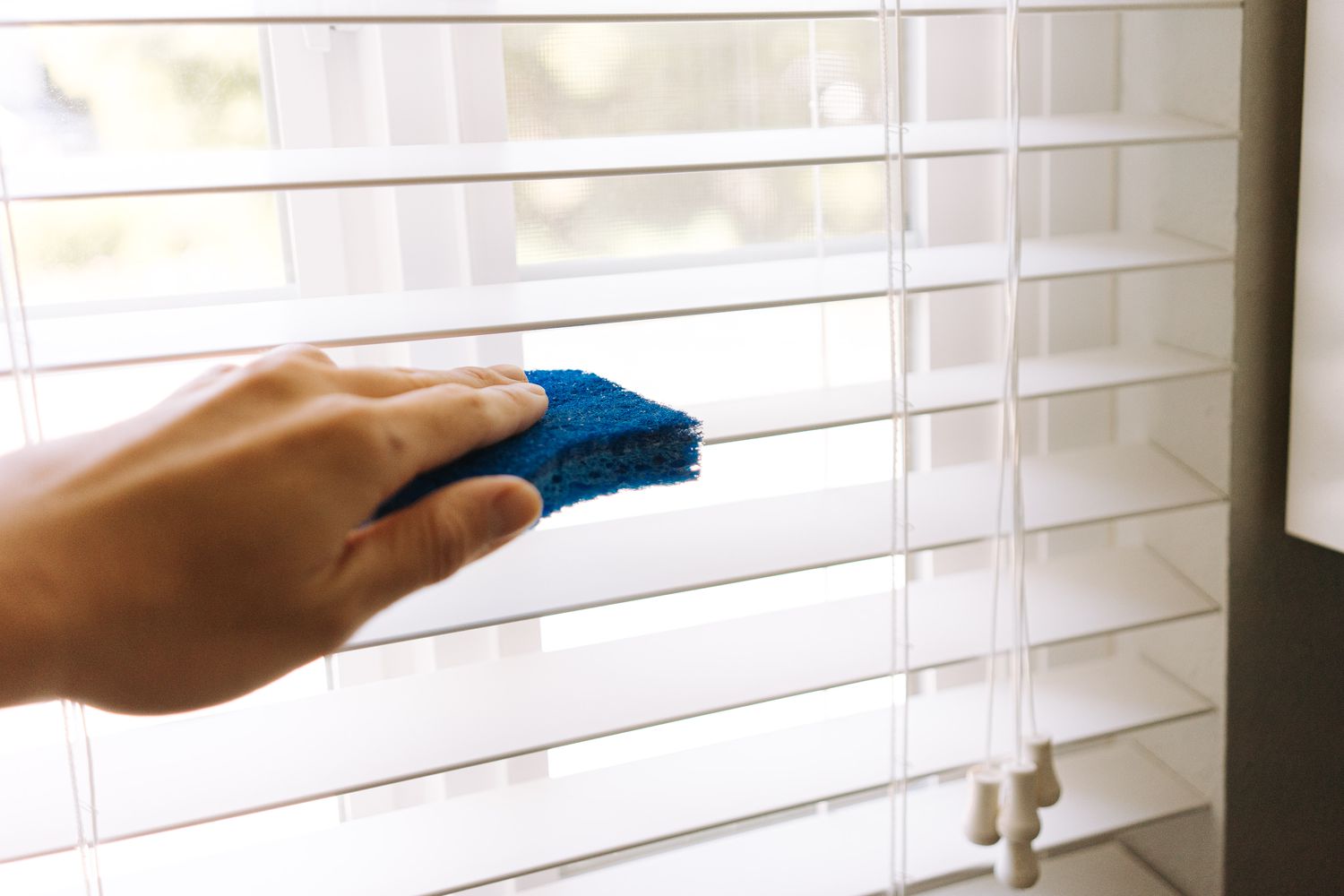 How to clean and maintain blinds in interior design?